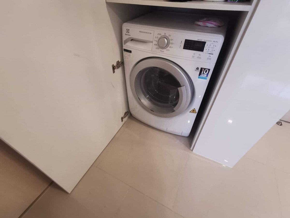 For RentCondoRama9, Petchburi, RCA : 🔥For Rent Now🔥 Maestro 03 Ratchada - Rama 9. Spacious 2-bedroom unit with pool view, fully furnished and ready to move in. Near MRT Ratchadaphisek.