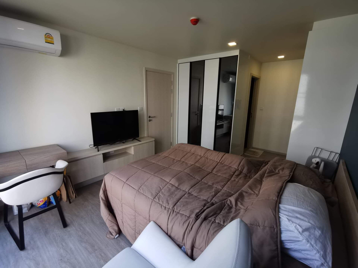 For RentCondoRama9, Petchburi, RCA : 🔥For Rent Now🔥 Maestro 03 Ratchada - Rama 9. Spacious 2-bedroom unit with pool view, fully furnished and ready to move in. Near MRT Ratchadaphisek.
