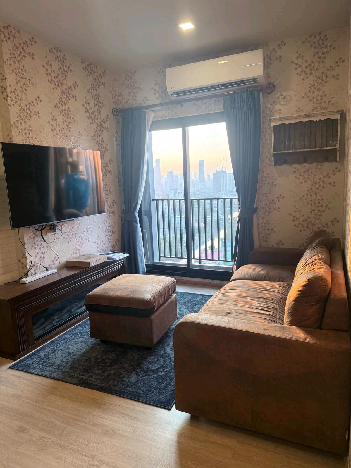 ให้เช่าคอนโดพัฒนาการ ศรีนครินทร์ : 💫💫🐶🐱Beautifully 2-Bedroom Unit on High Floor🐱🐶💫💫