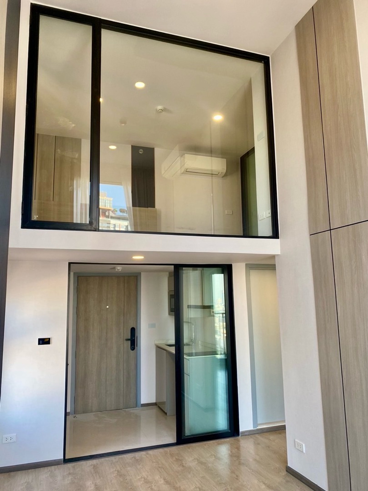 ให้เช่าคอนโดรัชดา ห้วยขวาง : ให้เช่าคอนโด 2ชั้น  โซโห แบงค็อก รัชดา 48 ตรม. 2นอน ห้องมุม วิวสวย ใจกลางรัชดาภิเษก-ห้วยขวาง ⁦ใกล้ MRT ห้วยขวาง เพียง 200เมตร