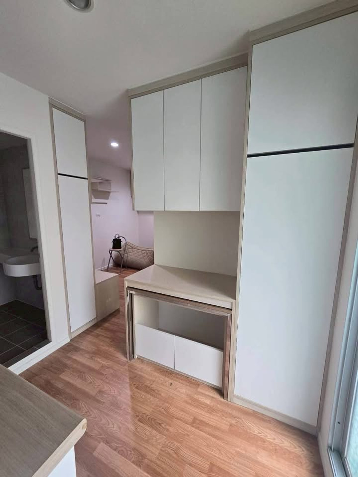 For RentCondoNawamin, Ramindra : Cant be late 🔥🔥For rent Lumpini Park Nawamin - Si Burapha, beautiful room, exactly as described, fully furnished + has a washing machine‼️ ready to move in (Responds to chat very quickly)