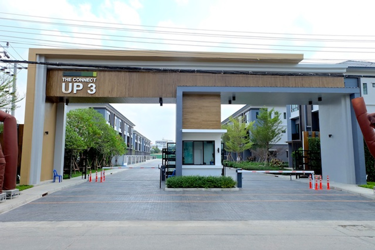 ทาวน์โฮมลาดพร้าว101 แฮปปี้แลนด์ : Town House - Garden view หลังมุมหน้าสวน เงียบ เป็นส่วนตัว จอดรถในบ้านได้ 2 คัน มีที่จอดนอกบ้านได้ 1 คัน 