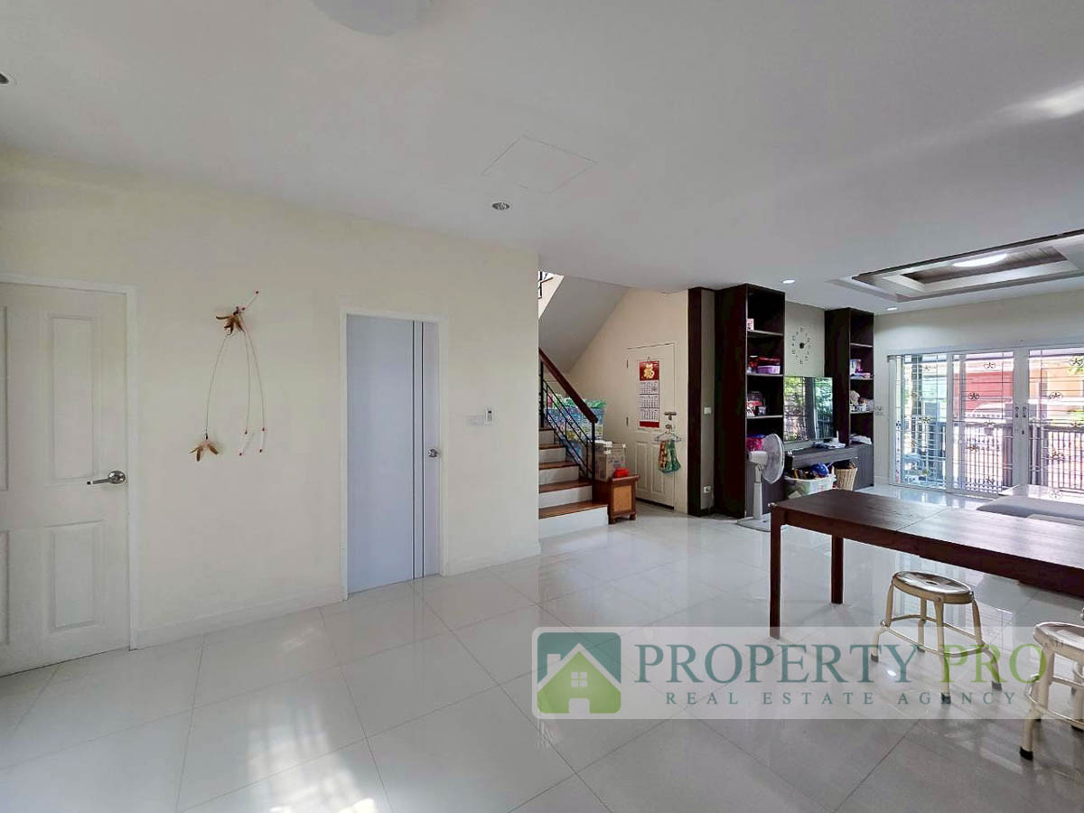 ขายบ้านลาดกระบัง สุวรรณภูมิ : ขาย บ้าน กรองทอง ทรอปิคอล เฉลิมพระเกียรติ ร.9 บ้านเดี่ยว 2 ชั้น 4 ห้องนอน 56 ตรว 200 ตรม หลังริม สภาพดีมาก มีส่วนต่อเติม ใกล้ ประเวศ อ่อนนุช ศรีนครินทร์ สวนหลวง ลาดกระบัง : MJ25S-008