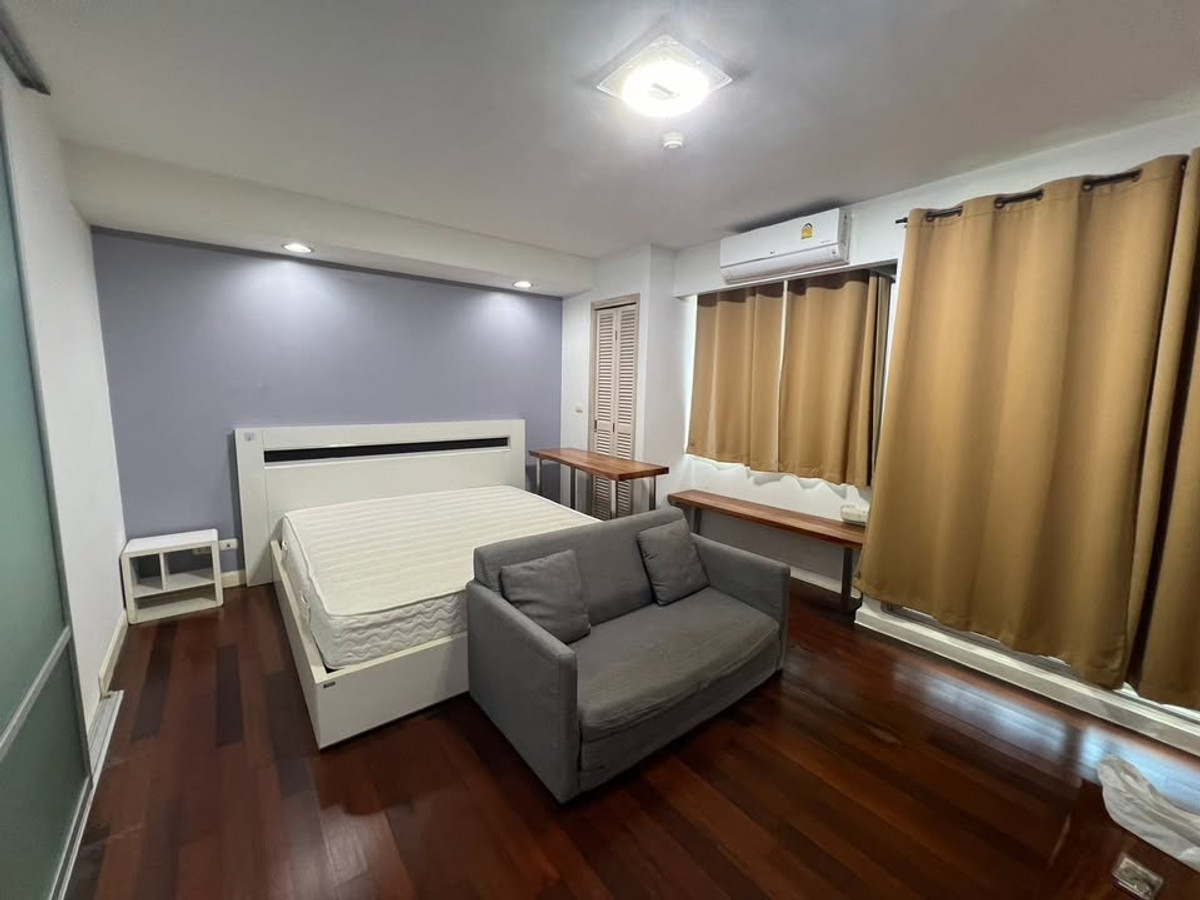 ขายคอนโดพระราม 9 เพชรบุรีตัดใหม่ RCA : ขายคอนโด วิวสระ ใกล้แอร์พอร์ตลิ้งค์รามคำแหง โครงการ veranda residence (S5245)