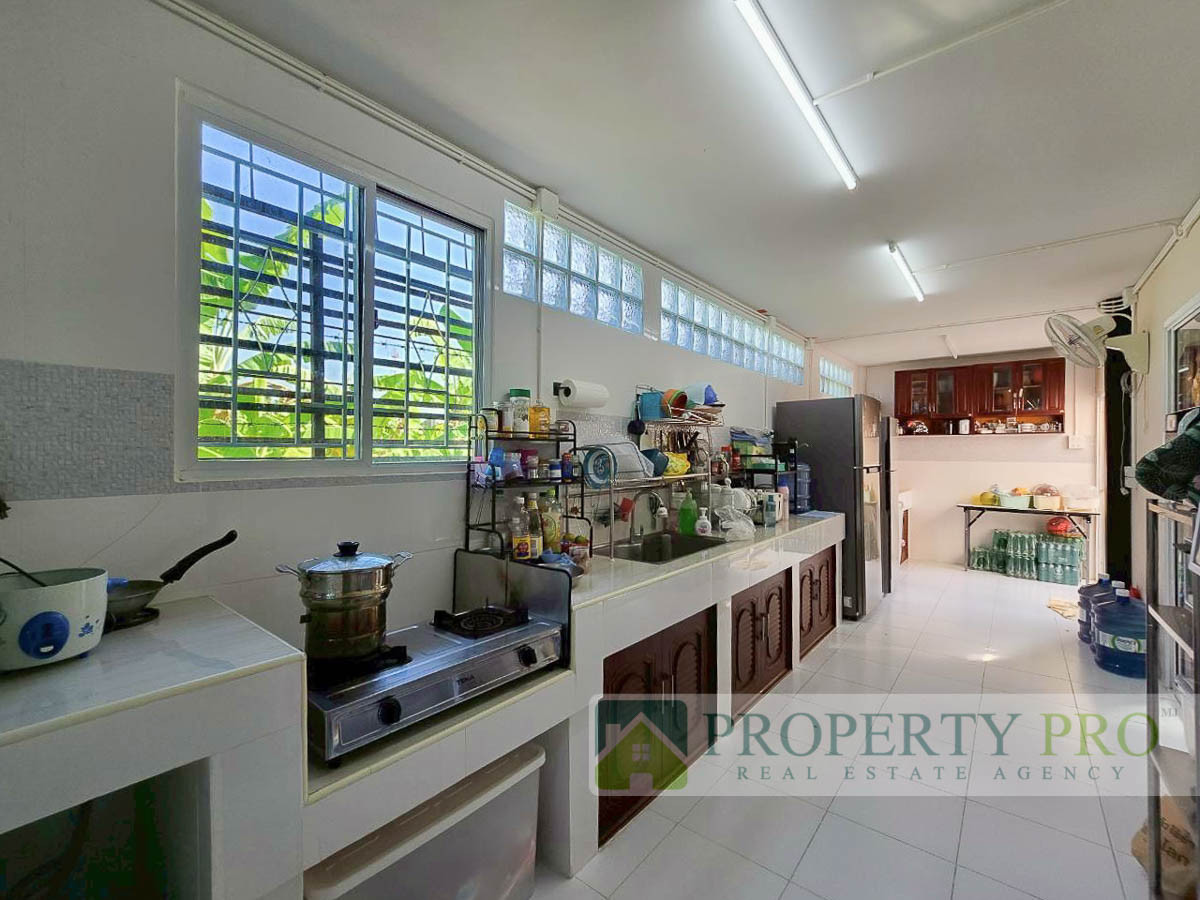 ขายบ้านลาดกระบัง สุวรรณภูมิ : ขาย บ้าน กรองทอง ทรอปิคอล เฉลิมพระเกียรติ ร.9 บ้านเดี่ยว 2 ชั้น 4 ห้องนอน 56 ตรว 200 ตรม หลังริม สภาพดีมาก มีส่วนต่อเติม ใกล้ ประเวศ อ่อนนุช ศรีนครินทร์ สวนหลวง ลาดกระบัง : MJ25S-008