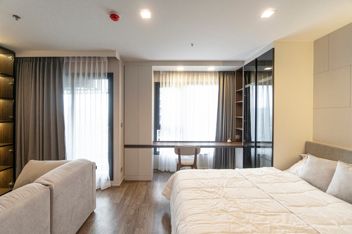 For SaleCondoLadprao, Central Ladprao : Beautiful room for sale, good view, decorated and ready to move in, Life Ladprao Valley Condo, next to BTS (AM2102)