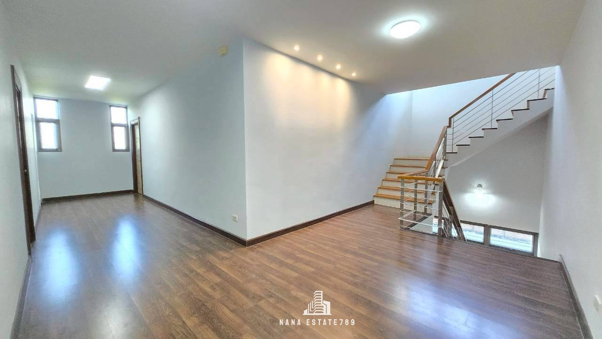 ขายโฮมออฟฟิศลาดกระบัง สุวรรณภูมิ : บ้านเดี่ยว/Home office ขนาดใหญ่ รีโนเวทพร้อมเข้าอยู่ 193.9 ตร.ว พท.ใช้สอยกว่า 1,000 ตร.ม ตรงข้ามสวนหลวงร.9