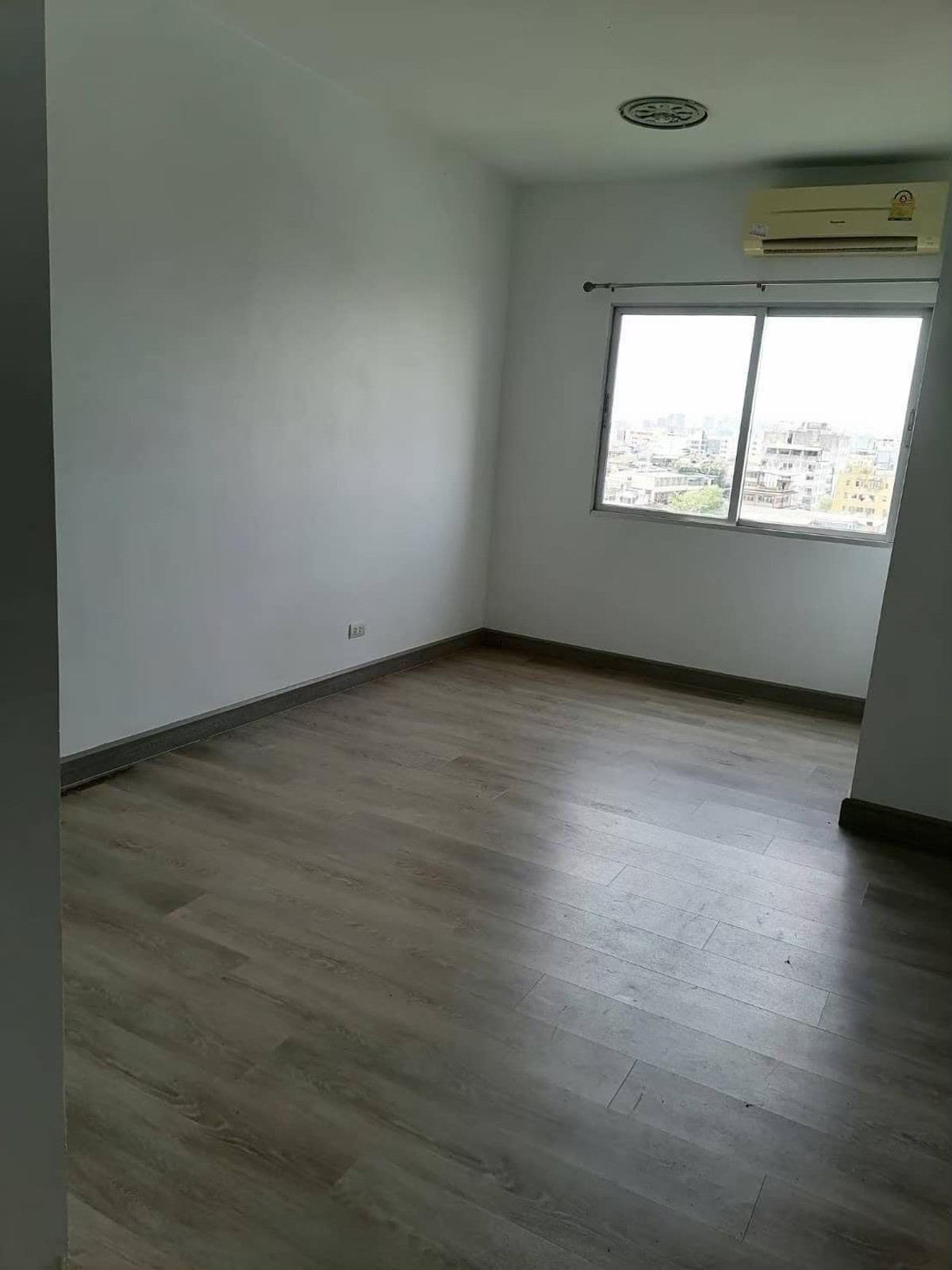 ขายคอนโดพระราม 9 เพชรบุรีตัดใหม่ RCA : ขายคอนโดทำเลดีใจกลางเมือง โครงการ A space asoke - ratchada ใกล้ MRT พระราม 9 (S5247)