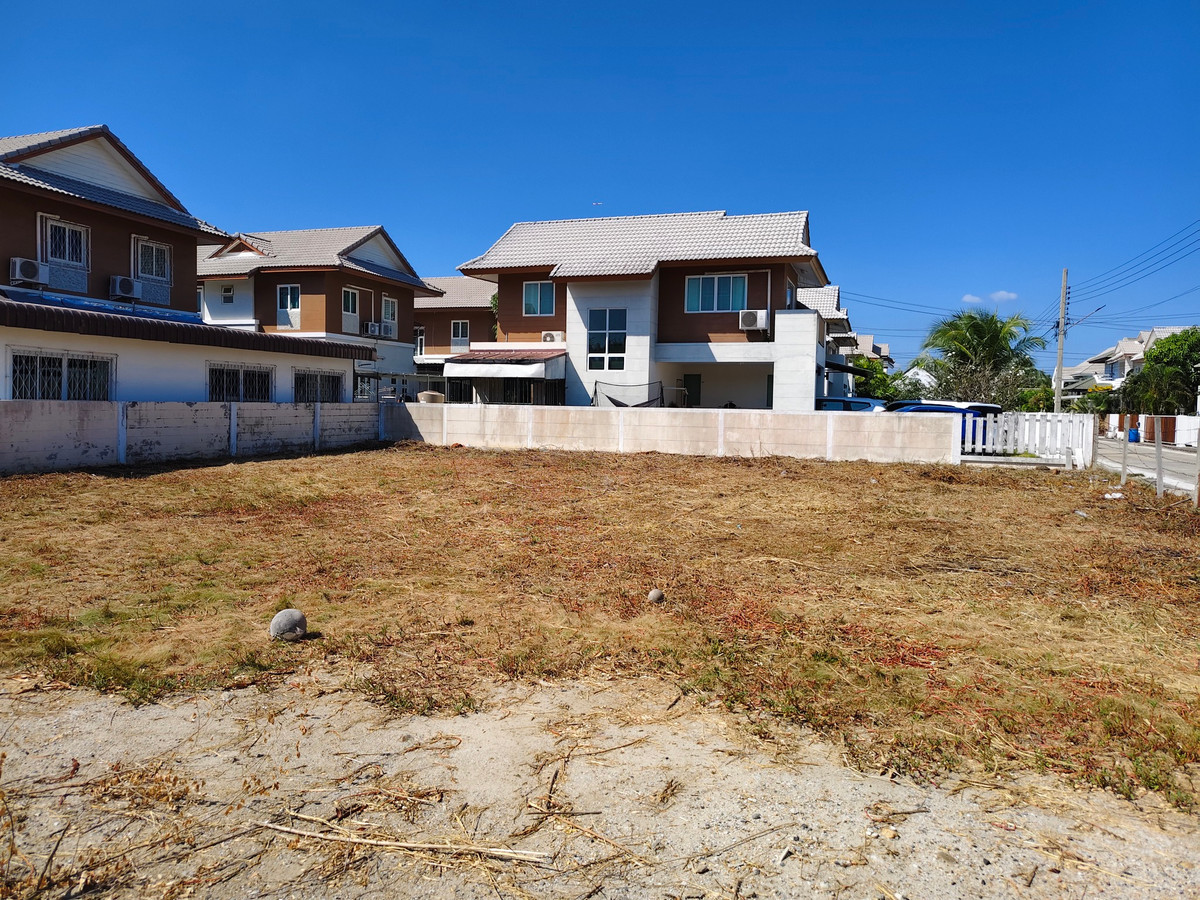 For SaleLandSamut Prakan,Samrong : SF130 empty land for sale☘️ Cheapest in the project 180 Bang Pu Beach House, next to the sea.