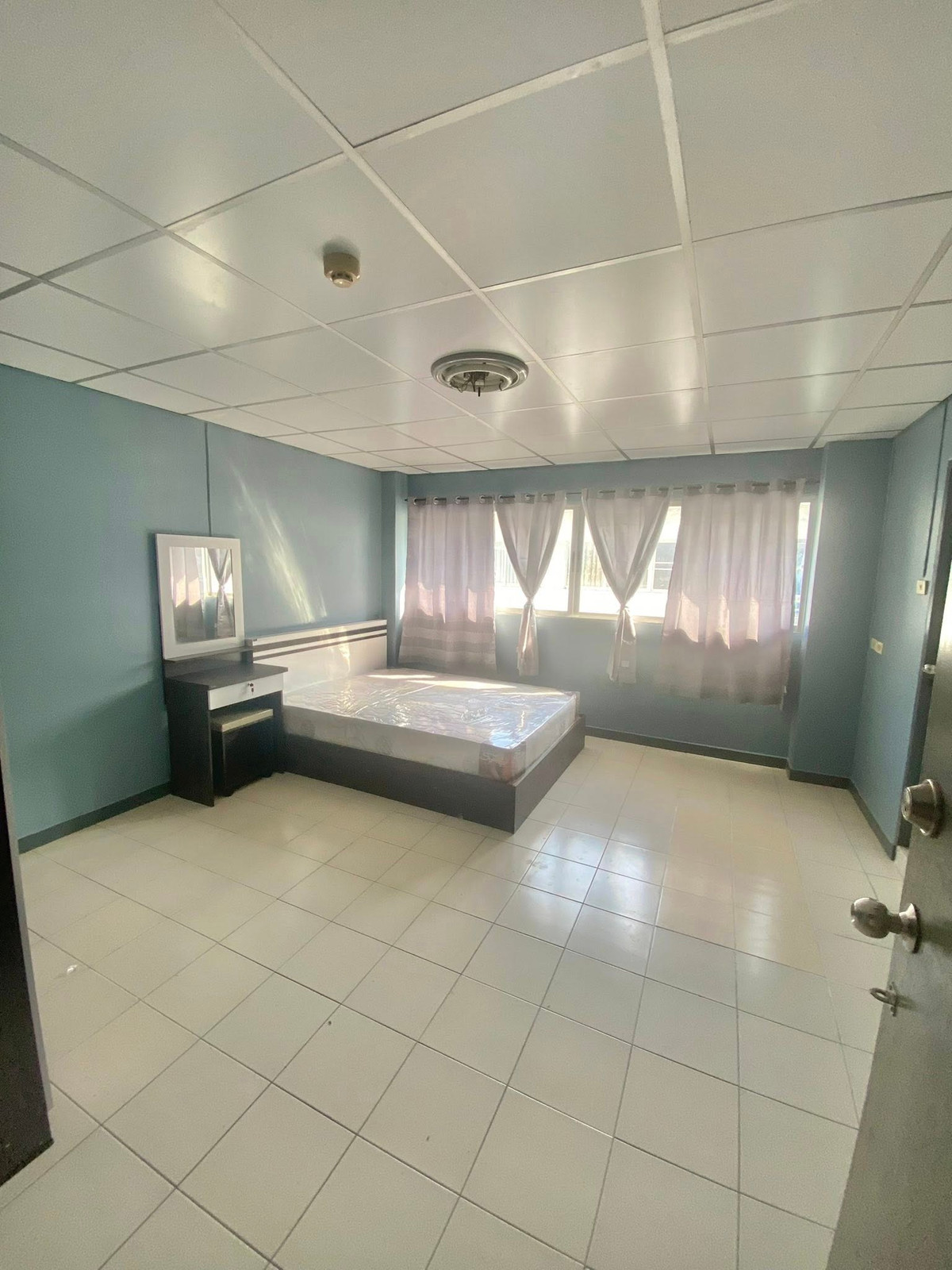 ขายคอนโดลาดพร้าว101 แฮปปี้แลนด์ : ขายคอนโด ลุมพินี เซ็นเตอร์ แฮปปี้แลนด์ ใกล้รถไฟฟ้าสายสีเหลือง สถานีบางกะปิ (S5248)