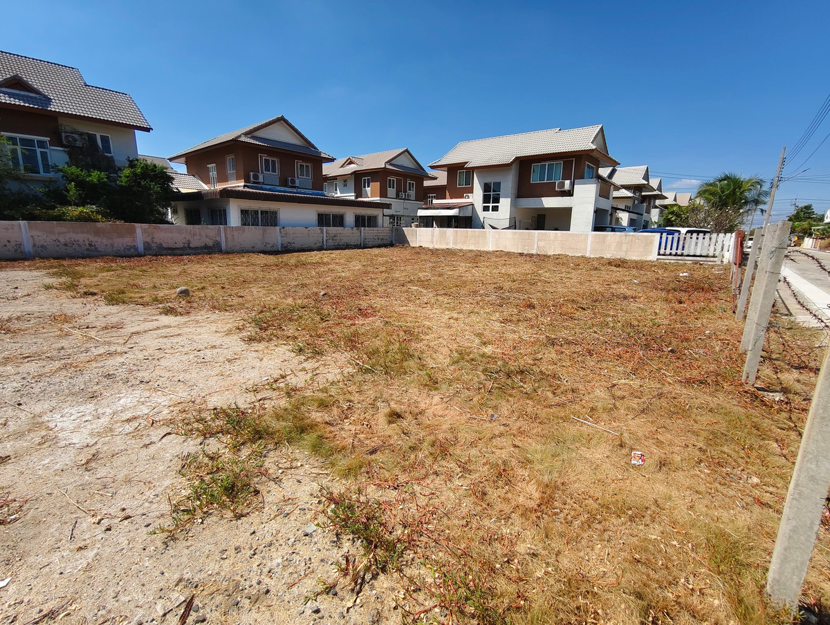 For SaleLandSamut Prakan,Samrong : SF130 empty land for sale☘️ Cheapest in the project 180 Bang Pu Beach House, next to the sea.