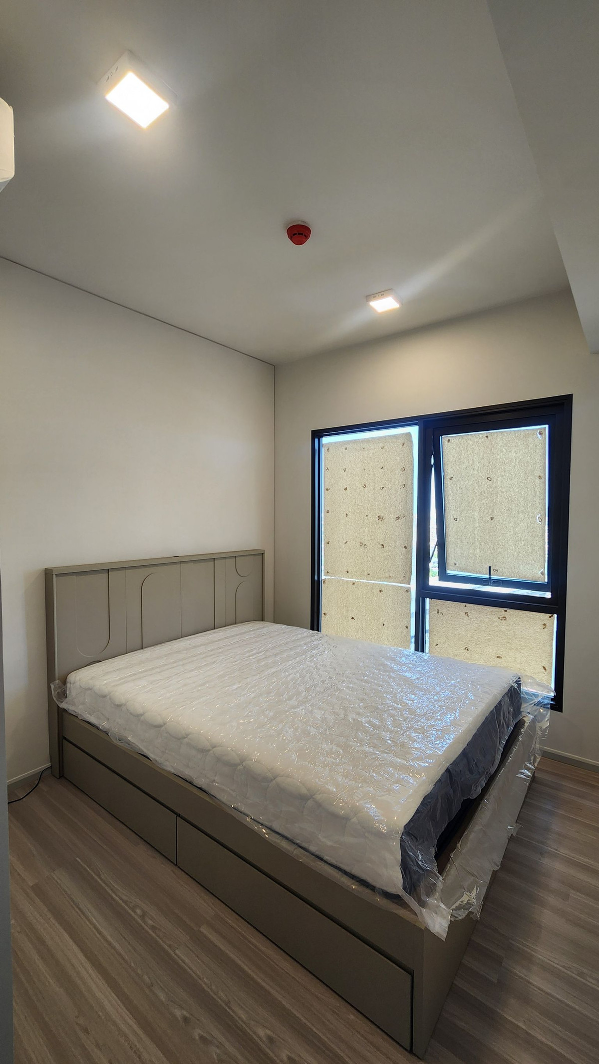 For RentCondoWongwianyai, Charoennakor : For rent, new room, Quintara Mhu den Phonimit, next to BTS Pho Nimit, 0 meters, with furniture + washing machine + 31 sq m., only 16,000 baht.