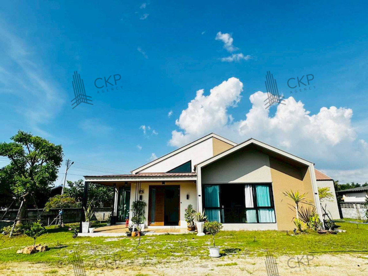 For SaleHousePattaya, Bangsaen, Chonburi : For sale: Nordic-style detached house with 4 bedrooms and a 432 sq.wa plot of land, near Nong Ket Road, Bang Lamung.