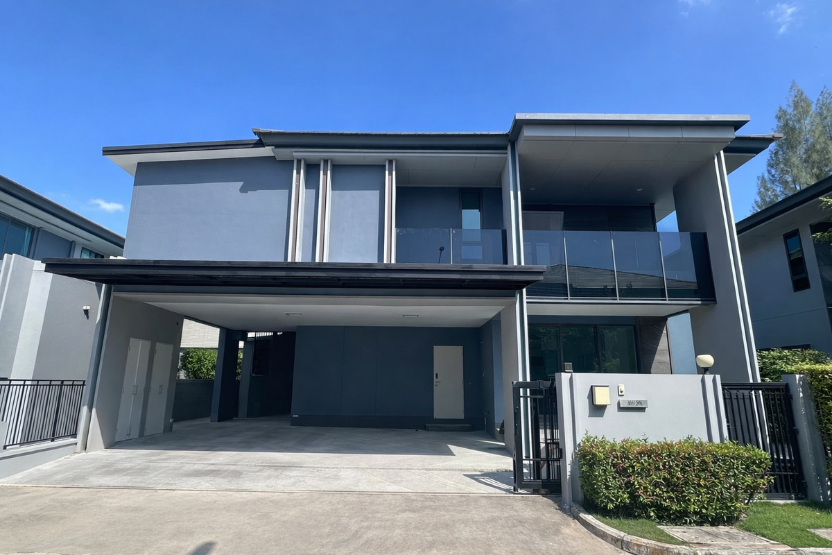 ให้เช่าบ้านพัฒนาการ ศรีนครินทร์ : The most affordable 5-bedrooms villa in KrungtheeKreetha Road, super near Brighton International School and Wellington International School. Newly renovated and fully furnished, ready to move in.