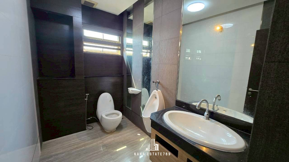 ขายโฮมออฟฟิศลาดกระบัง สุวรรณภูมิ : บ้านเดี่ยว/Home office ขนาดใหญ่ รีโนเวทพร้อมเข้าอยู่ 193.9 ตร.ว พท.ใช้สอยกว่า 1,000 ตร.ม ตรงข้ามสวนหลวงร.9