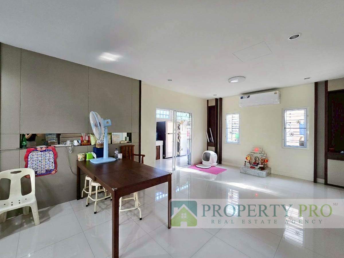 ขายบ้านลาดกระบัง สุวรรณภูมิ : ขาย บ้าน กรองทอง ทรอปิคอล เฉลิมพระเกียรติ ร.9 บ้านเดี่ยว 2 ชั้น 4 ห้องนอน 56 ตรว 200 ตรม หลังริม สภาพดีมาก มีส่วนต่อเติม ใกล้ ประเวศ อ่อนนุช ศรีนครินทร์ สวนหลวง ลาดกระบัง : MJ25S-008