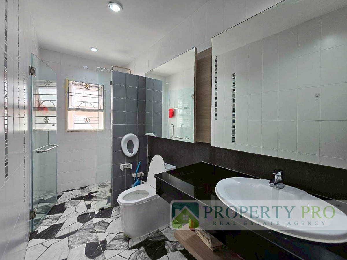 ขายบ้านลาดกระบัง สุวรรณภูมิ : ขาย บ้าน กรองทอง ทรอปิคอล เฉลิมพระเกียรติ ร.9 บ้านเดี่ยว 2 ชั้น 4 ห้องนอน 56 ตรว 200 ตรม หลังริม สภาพดีมาก มีส่วนต่อเติม ใกล้ ประเวศ อ่อนนุช ศรีนครินทร์ สวนหลวง ลาดกระบัง : MJ25S-008