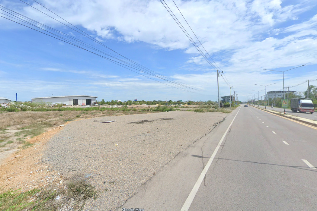 For SaleLandSamut Songkhram : Land for sale, over 8 rai, located on the Samut Songkhram bypass road, just 1.4 km from Big C Samut Songkhram.