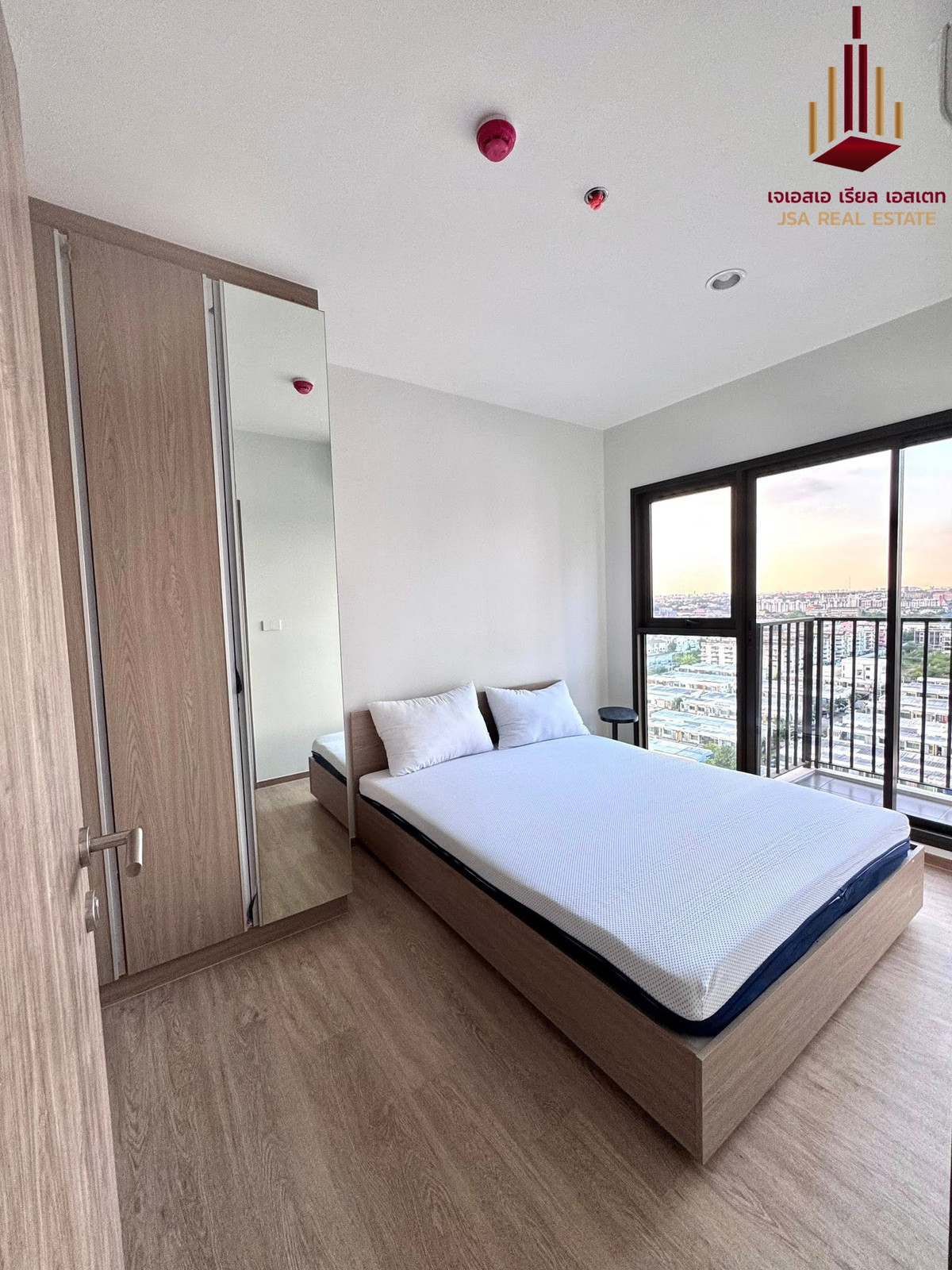 ให้เช่าคอนโดเลียบทางด่วนรามอินทรา :  ✨ For Rent: Noble Create Condo ✨  💰 Only 17,000 THB/month