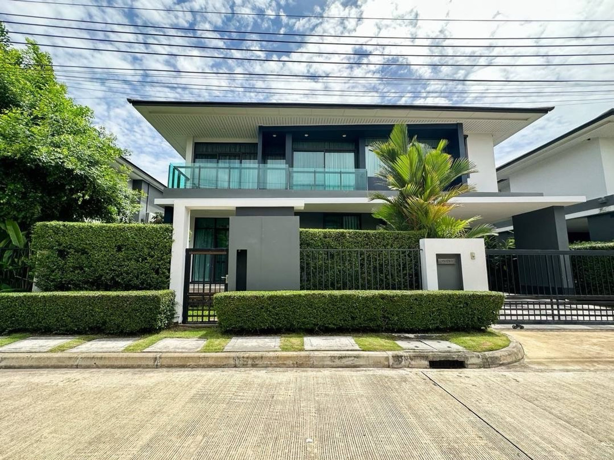 For RentHousePattanakan, Srinakarin : 💎 性价比之王！曼谷 Krungthep Kreetha 区豪宅出租 | 5卧5卫+独立保姆房 | 仅需1分钟到达布莱顿国际学校, 租金仅需16.5万泰铢。

🌟 一站式看房服务！我们在同一小区及周边拥有多套房源，一次预约即可看遍所有户型 🌟