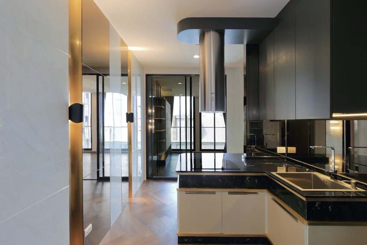 ขายคอนโดวิทยุ ชิดลม หลังสวน : 🔹Noble Ploenchit🔹Size: 41.71 sq.m. • 1 Bedroom, 1 Bathroom • Building C • 26th Floor