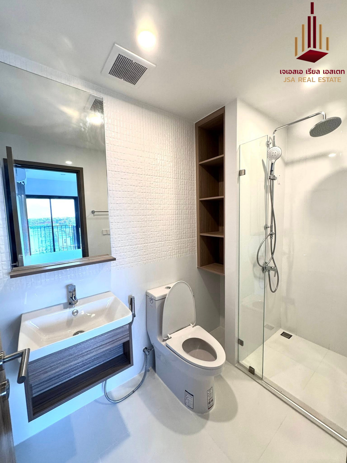 ให้เช่าคอนโดเลียบทางด่วนรามอินทรา :  ✨ For Rent: Noble Create Condo ✨  💰 Only 17,000 THB/month