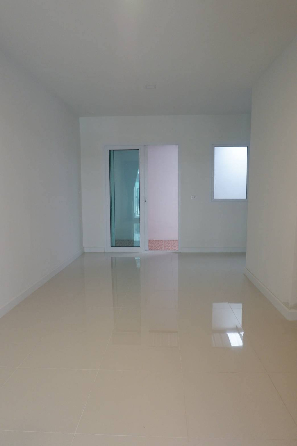 For RentTownhomeSamut Prakan,Samrong : 2-story townhome for rent, Bless City Park Srinakarin - Thepharak project, wide area, convenient travel (HR252)