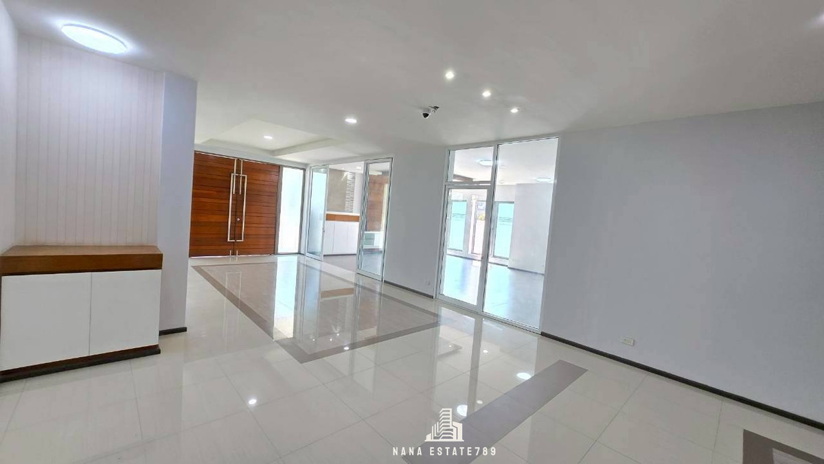 ขายโฮมออฟฟิศลาดกระบัง สุวรรณภูมิ : บ้านเดี่ยว/Home office ขนาดใหญ่ รีโนเวทพร้อมเข้าอยู่ 193.9 ตร.ว พท.ใช้สอยกว่า 1,000 ตร.ม ตรงข้ามสวนหลวงร.9