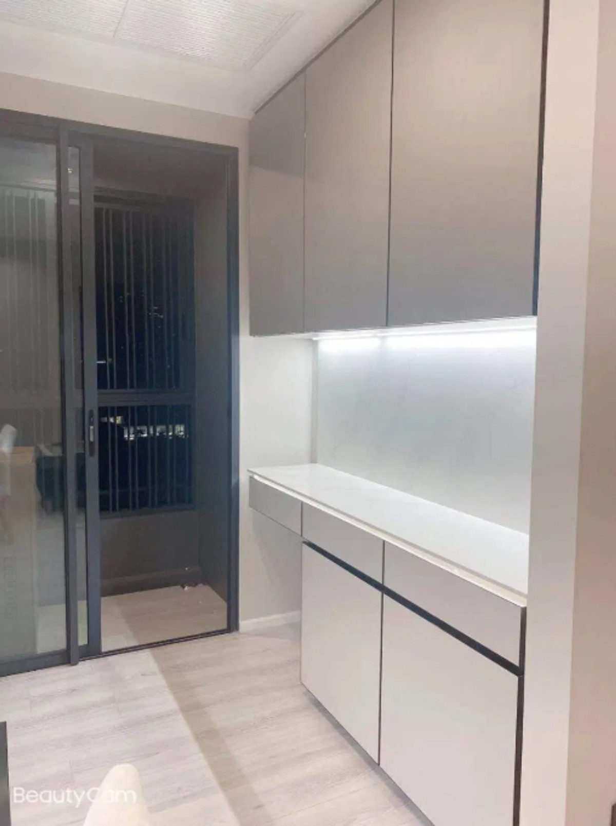 ให้เช่าคอนโดราชเทวี พญาไท : The Room Phayathai 35 sq.m. Please add LINE ID @806qphgn o8415o5483 