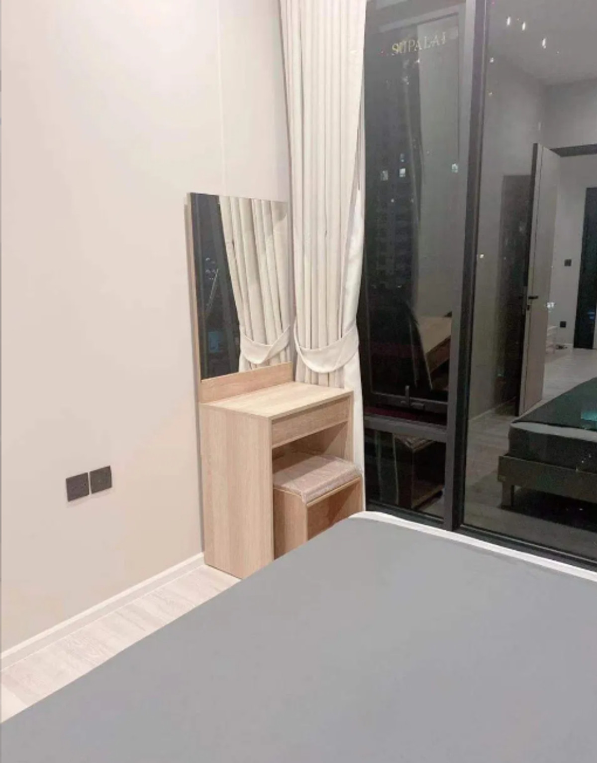 ให้เช่าคอนโดราชเทวี พญาไท : The Room Phayathai 35 sq.m. Please add LINE ID @806qphgn o8415o5483 