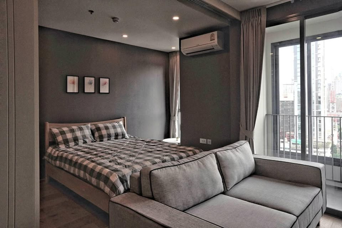 For RentCondoRatchathewi,Phayathai : Q Chidlom Phetchaburi【𝐑𝐄𝐍𝐓】🔥The soothing charm of Muji, with its neat and neutral color palette, perfect for those who love spacious interiors.🔥 Contact Line ID: @hacondo