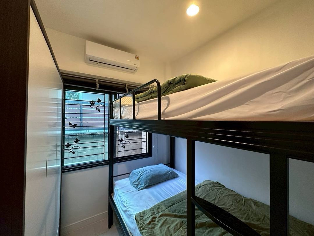 For RentHousePattanakan, Srinakarin : 💎 性价比之王！曼谷 Krungthep Kreetha 区豪宅出租 | 5卧5卫+独立保姆房 | 仅需1分钟到达布莱顿国际学校, 租金仅需16.5万泰铢。

🌟 一站式看房服务！我们在同一小区及周边拥有多套房源，一次预约即可看遍所有户型 🌟