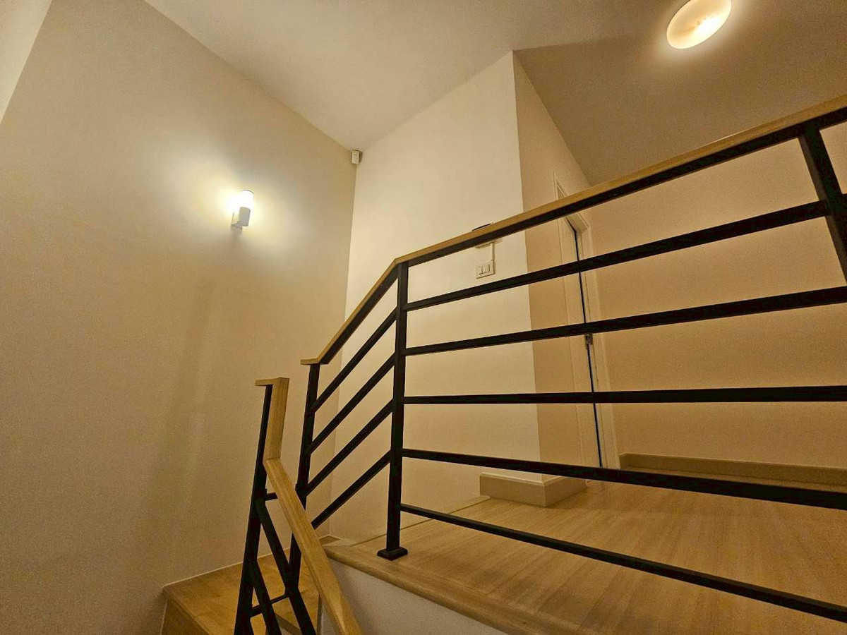 ให้เช่าทาวน์โฮมสมุทรปราการ สำโรง : ✨ ทาวน์โฮมหลังมุม รีโนเวทใหม่ทั้งหลัง: ที่พักระดับผู้บริหาร บนถนนหลักโครงการ Plex Bangna