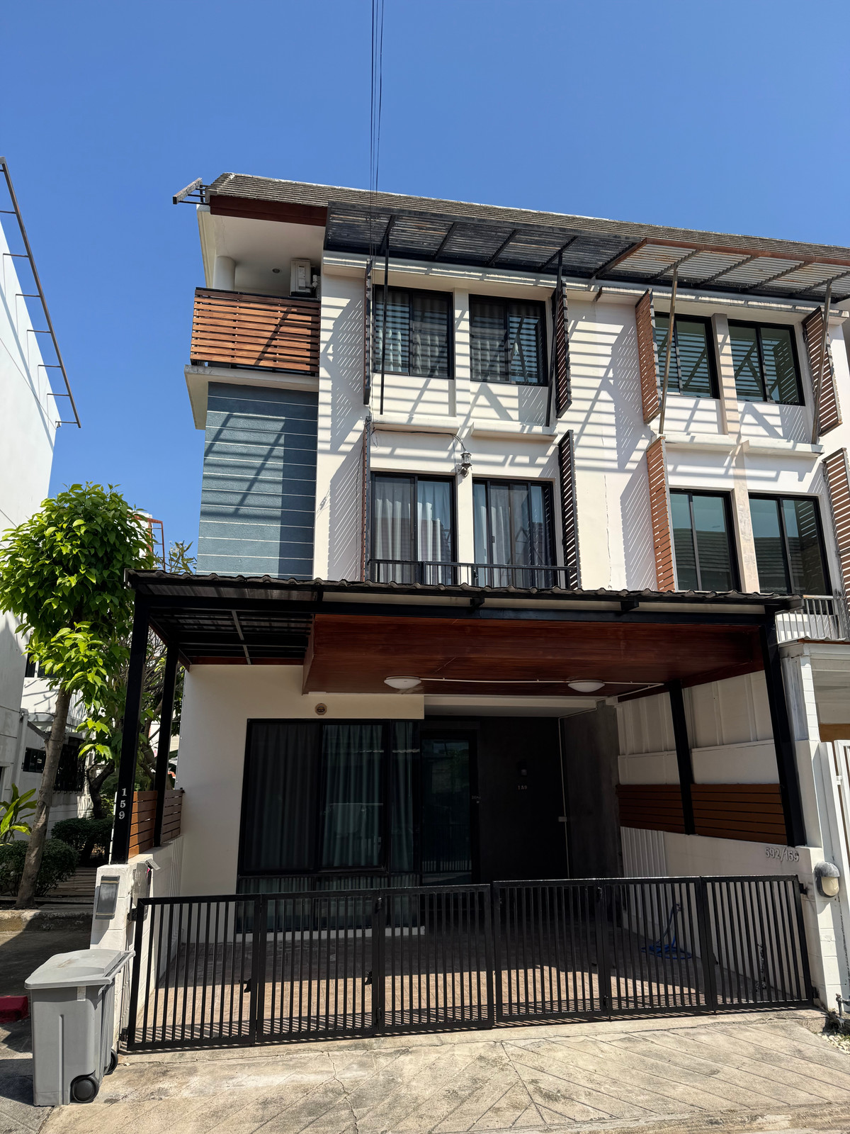For RentTownhomeKaset Nawamin,Ladplakao : For rent/sale Townhome, Areeya Mowa Village, Lat Pla Khao Road, newly renovated.