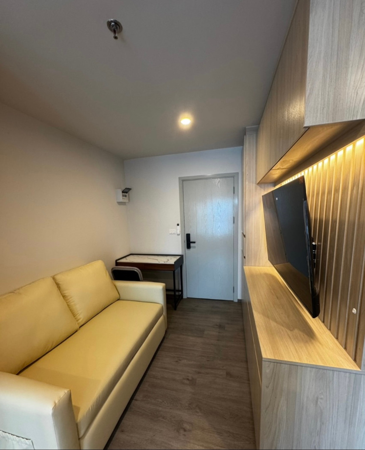 ให้เช่าคอนโดบางนา แบริ่ง ลาซาล : เช่า รีเจ้นท์ โฮม บางนา (โครงการใหม่) ห้องมุม สวย พร้อมอยู่ BTS บางนา สนใจแอตไลน์ครับ@841qqlnr