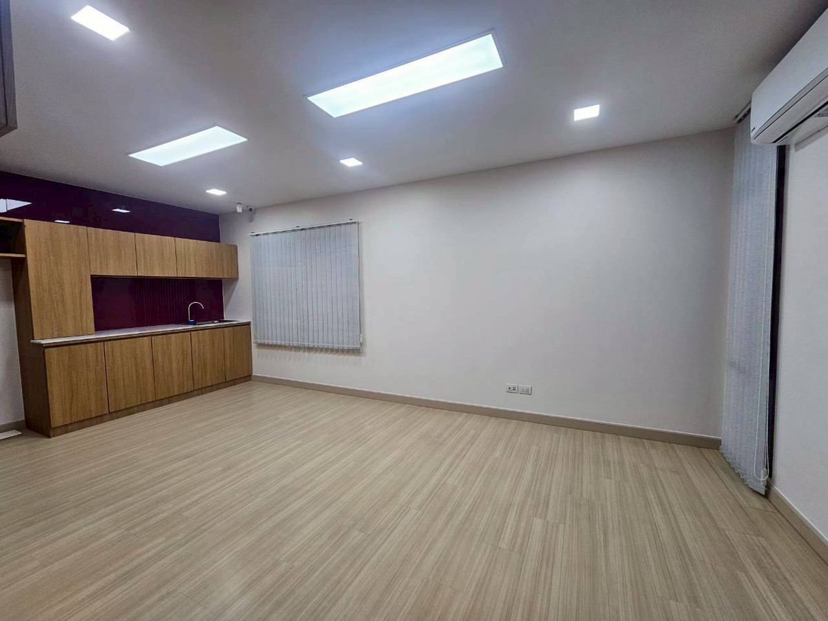 ให้เช่าทาวน์โฮมสมุทรปราการ สำโรง : ✨ ทาวน์โฮมหลังมุม รีโนเวทใหม่ทั้งหลัง: ที่พักระดับผู้บริหาร บนถนนหลักโครงการ Plex Bangna