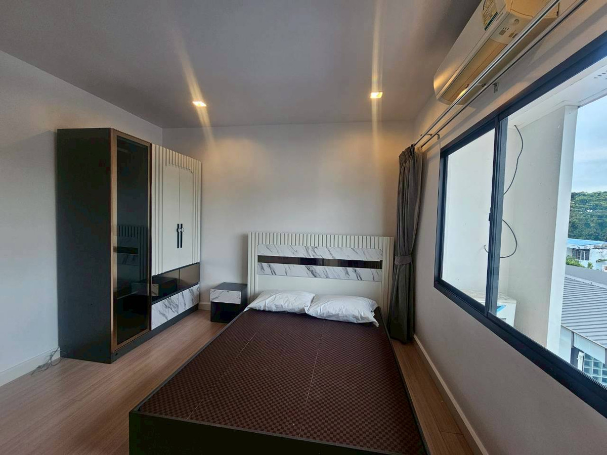 ให้เช่าทาวน์โฮมสมุทรปราการ สำโรง :  🏡 ทาวน์โฮม 3 ชั้น ติดสวน ทำเลทองบางนา กม.5 | Plex Bangna (เพล็กซ์ บางนา)