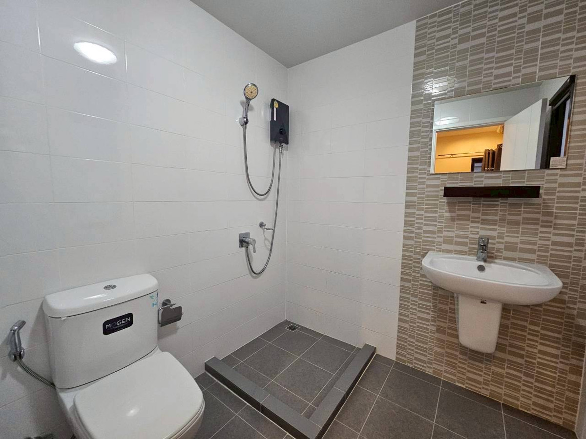 ให้เช่าทาวน์โฮมสมุทรปราการ สำโรง : ✨ ทาวน์โฮมหลังมุม รีโนเวทใหม่ทั้งหลัง: ที่พักระดับผู้บริหาร บนถนนหลักโครงการ Plex Bangna