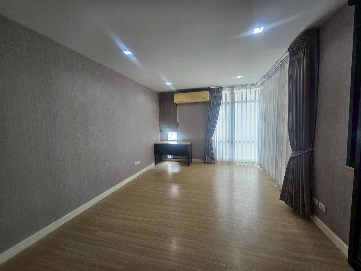 ให้เช่าทาวน์โฮมสมุทรปราการ สำโรง :  ✨ [YR678] ทาวน์โฮม 3 ชั้น Plex Bangna: ที่พักระดับผู้บริหาร ทำเลทองติดถนนใหญ่