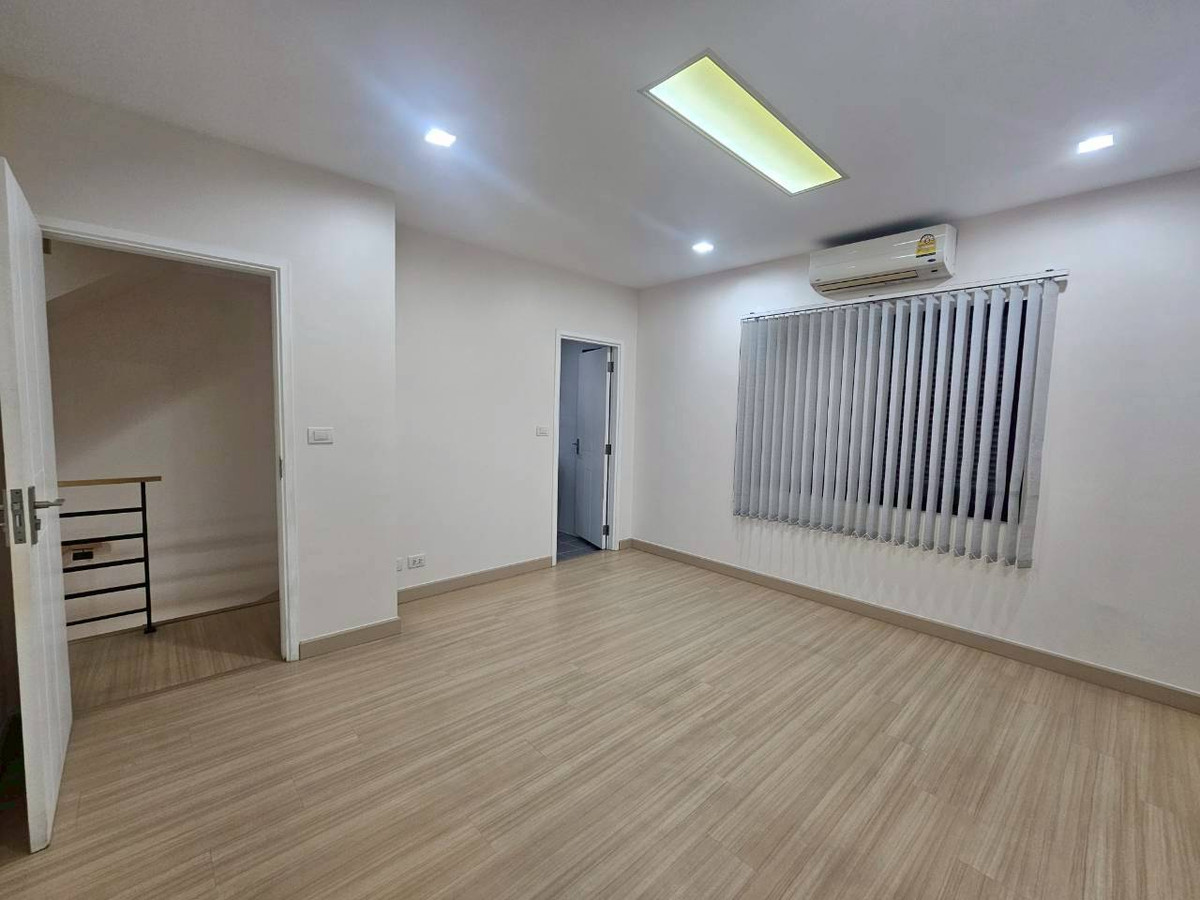 ให้เช่าทาวน์โฮมสมุทรปราการ สำโรง : ✨ ทาวน์โฮมหลังมุม รีโนเวทใหม่ทั้งหลัง: ที่พักระดับผู้บริหาร บนถนนหลักโครงการ Plex Bangna