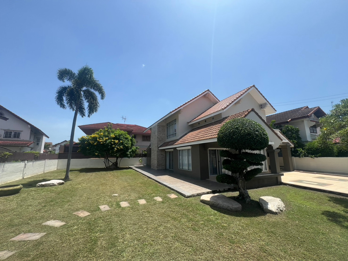 บ้านปทุมธานี รังสิต ธรรมศาสตร์ : บ้านสวย หลังใหญ่ ราคาดี ที่ดินกว้างมาก โลเคชั่นเมืองเอก ใกล้สนามกอล์ฟเมืองเอก