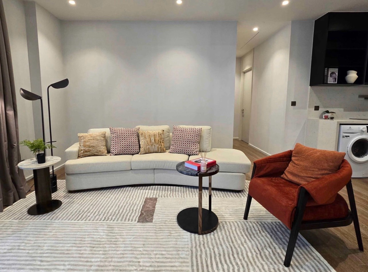 ให้เช่าคอนโดวิทยุ ชิดลม หลังสวน : ให้เช่าคอนโด Muniq Langsuan 2 ห้องนอน | ใกล้สวนลุมพินี One Bangkok | Pet Friendly | คอนโดหลังสวนระดับลักชัวรี
