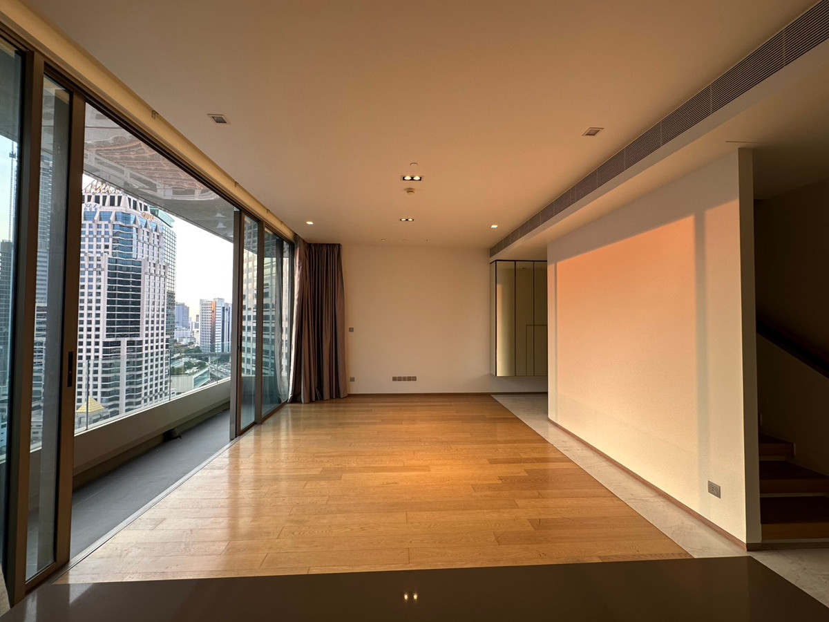 ให้เช่าคอนโดสีลม ศาลาแดง บางรัก : Condo for rent Saladaeng One Monthly 80,000 thb.