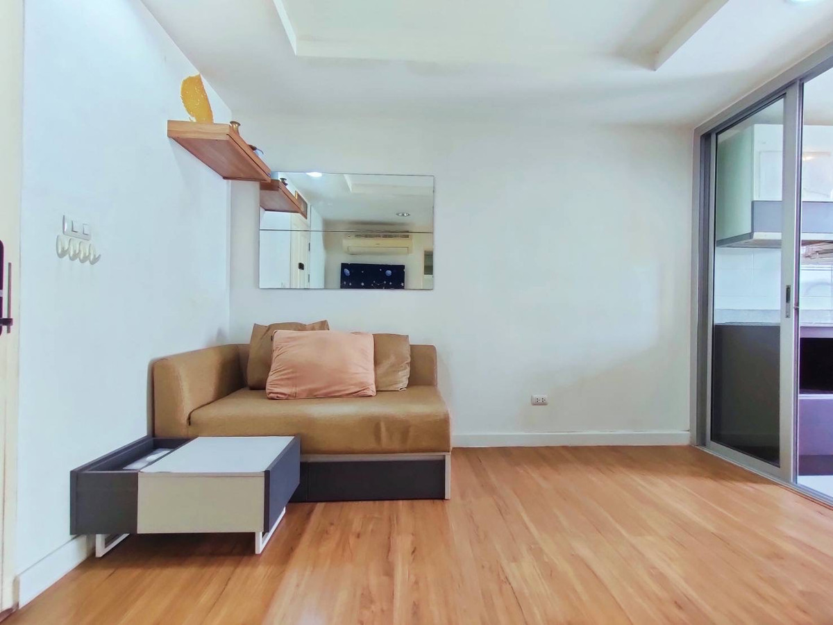 For SaleCondoRatchadapisek, Huaikwang, Suttisan : Condo for sale The Kris 6 Ratchada 17 near MRT Sutthisan.