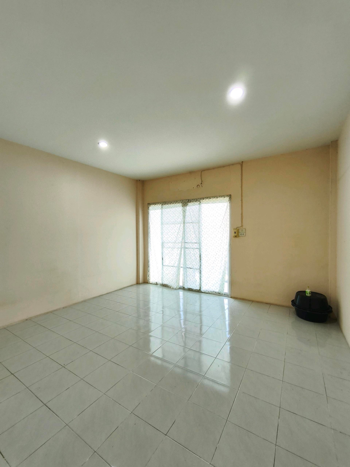 For SaleShop HouseChiang Rai : Urgent sale, 2 and a half story commercial building, suitable for doing business, in front of Mae Fah University, Chiang Rai Province.