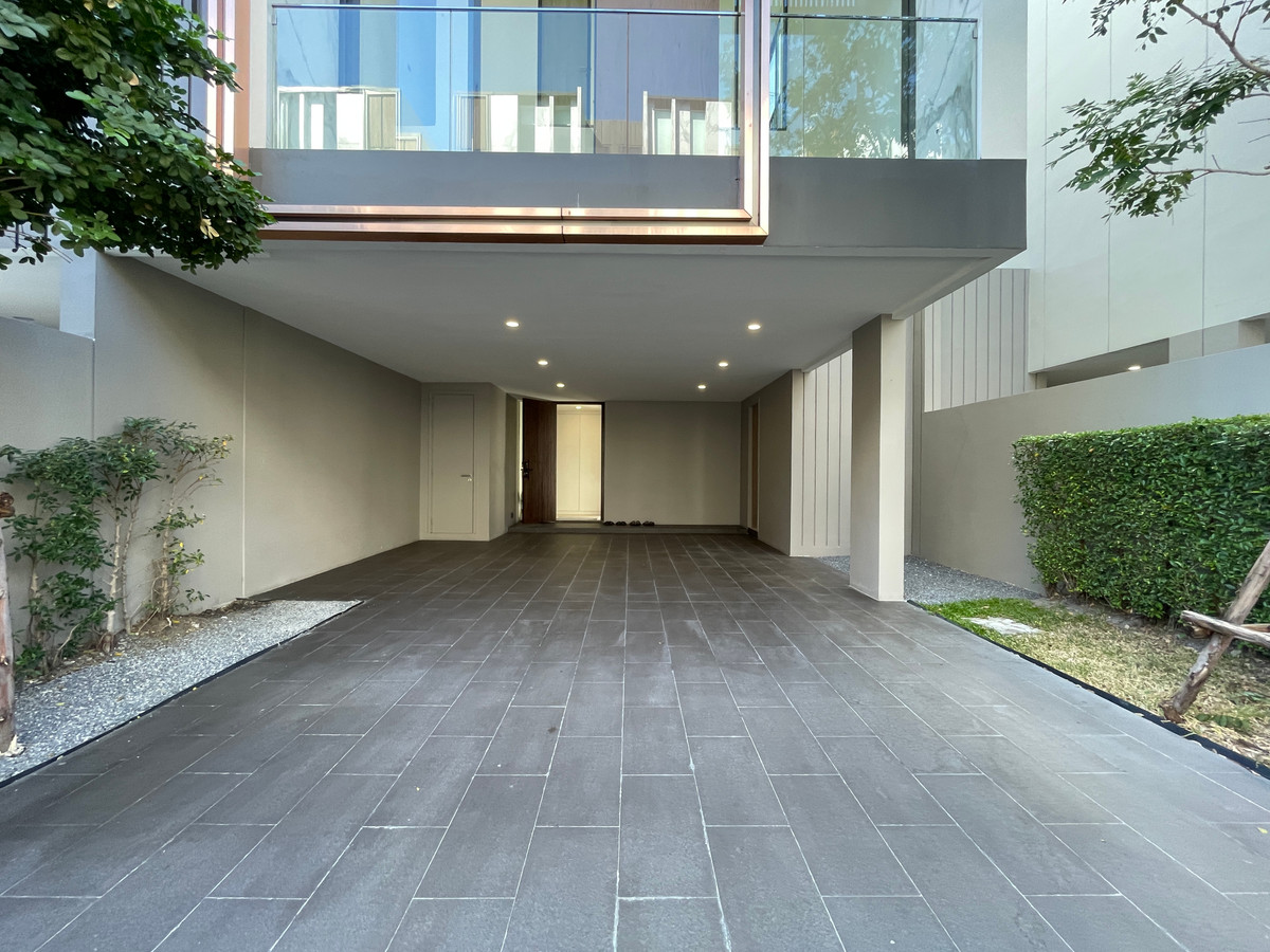 For SaleLadprao, Central Ladprao : [For Sale] Luxurious 3.5-story semi-detached house, Novel Residence Lat Phrao 18, usable area 417.4 sq m, like a single house in the heart of the city! Experience luxury living with the utmost privacy. In a potential location “Lat Phrao-Ratchada&