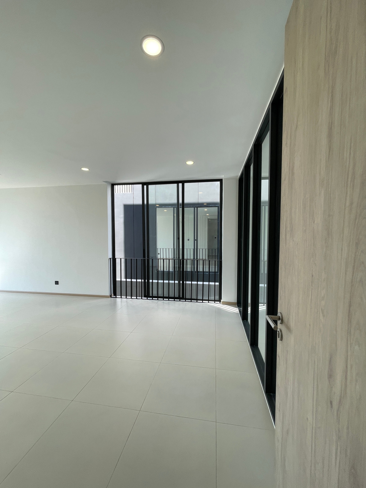 For SaleLadprao, Central Ladprao : [For Sale] Luxurious 3.5-story semi-detached house, Novel Residence Lat Phrao 18, usable area 417.4 sq m, like a single house in the heart of the city! Experience luxury living with the utmost privacy. In a potential location “Lat Phrao-Ratchada&