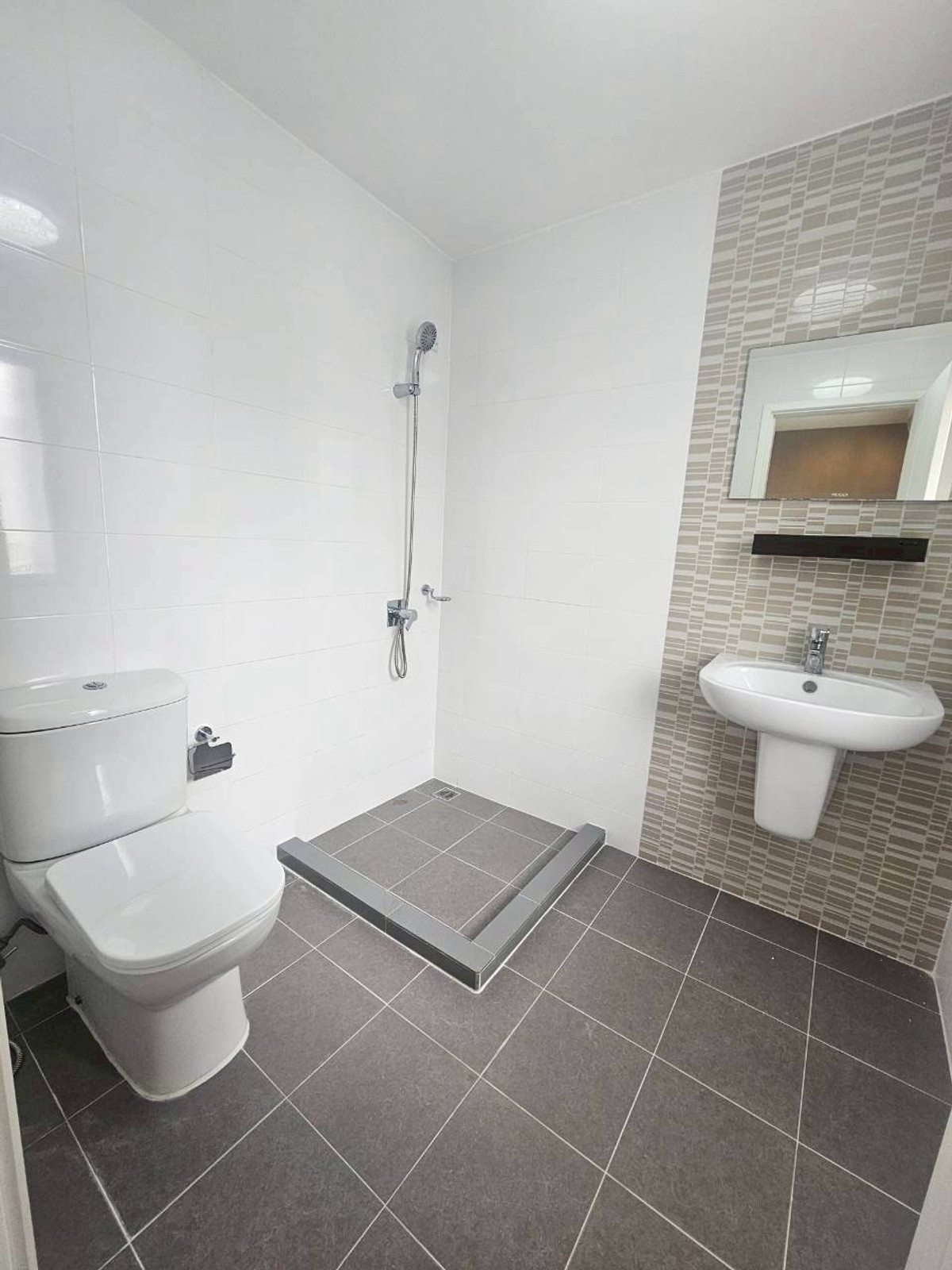 ให้เช่าทาวน์โฮมสมุทรปราการ สำโรง :  ✨ [YR678] ทาวน์โฮม 3 ชั้น Plex Bangna: ที่พักระดับผู้บริหาร ทำเลทองติดถนนใหญ่