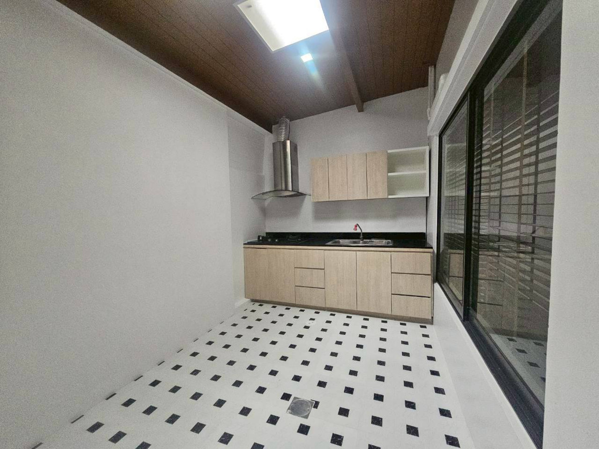 ให้เช่าทาวน์โฮมสมุทรปราการ สำโรง :  ✨ [YR678] ทาวน์โฮม 3 ชั้น Plex Bangna: ที่พักระดับผู้บริหาร ทำเลทองติดถนนใหญ่