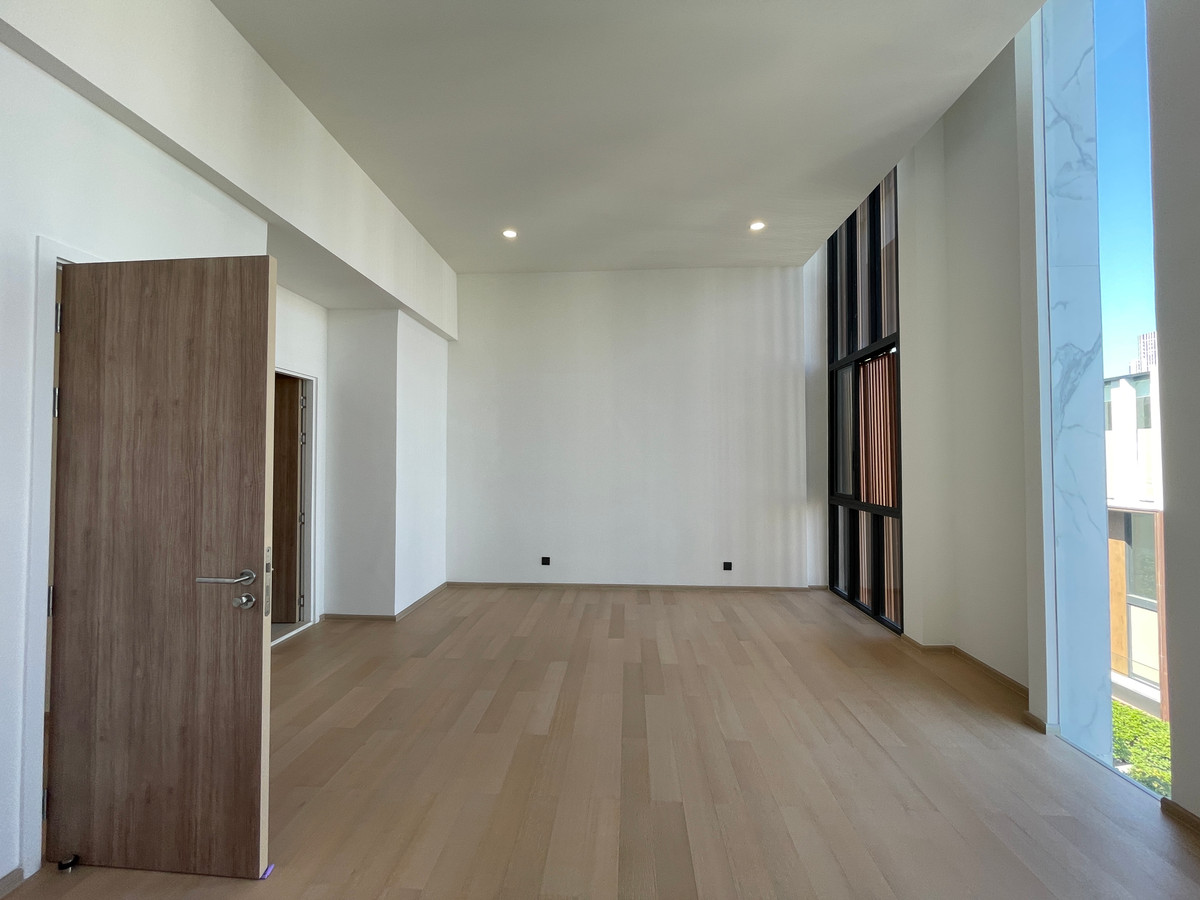 For SaleLadprao, Central Ladprao : [For Sale] Luxurious 3.5-story semi-detached house, Novel Residence Lat Phrao 18, usable area 417.4 sq m, like a single house in the heart of the city! Experience luxury living with the utmost privacy. In a potential location “Lat Phrao-Ratchada&